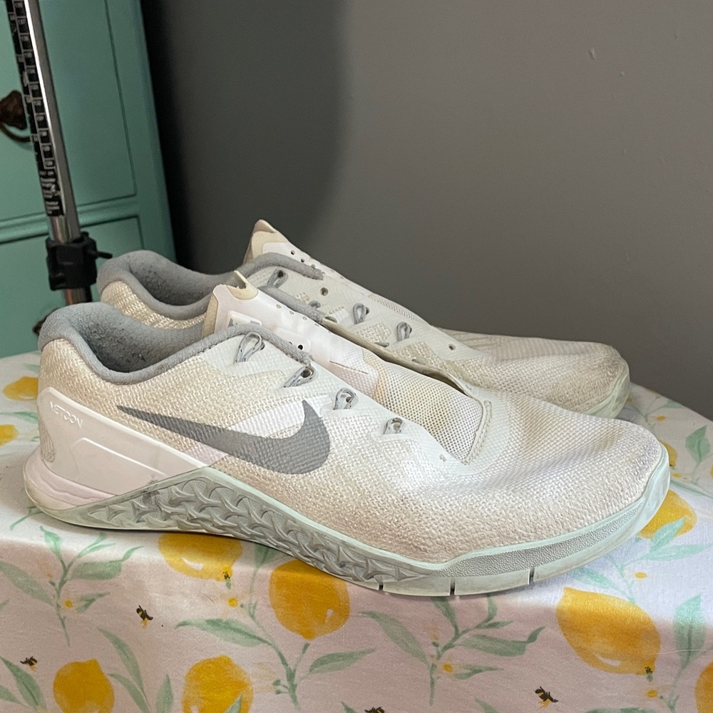 Nike Women's White and Gray Athletic Shoes